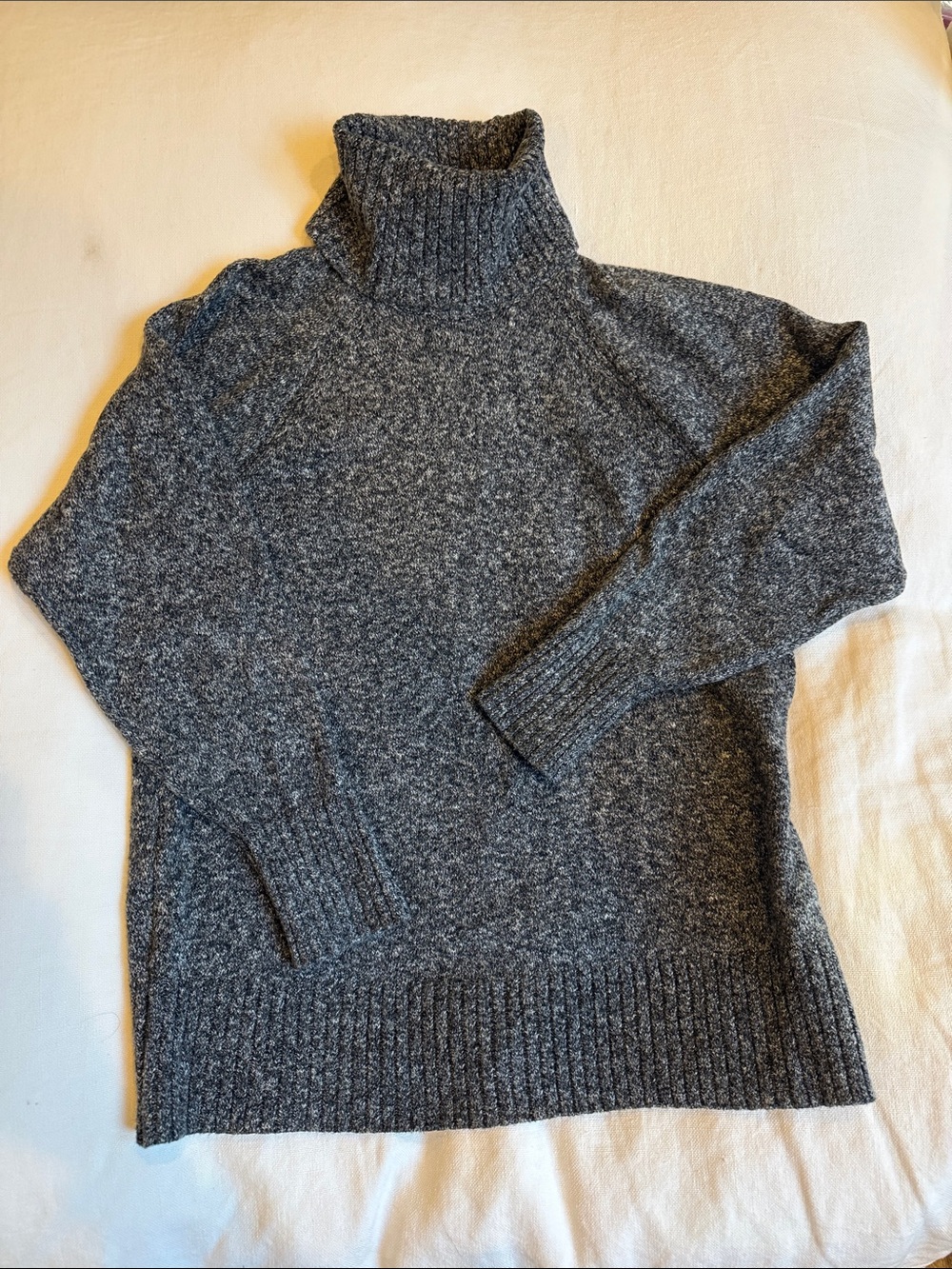 Old Navy Dark Gray Ribbed Turtleneck Sweater
